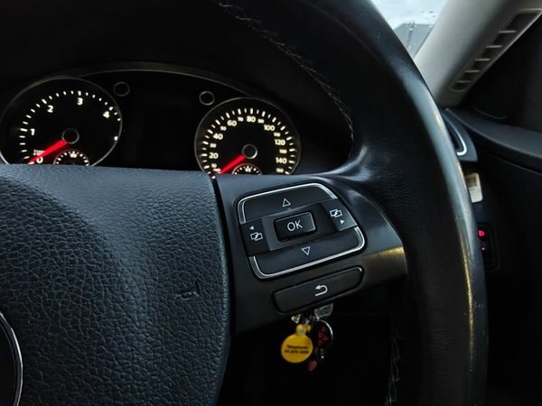 Volkswagen Passat Saloon, Diesel, 2013, Red