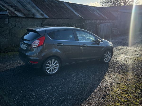 Ford Fiesta Hatchback, Diesel, 2016, Grey