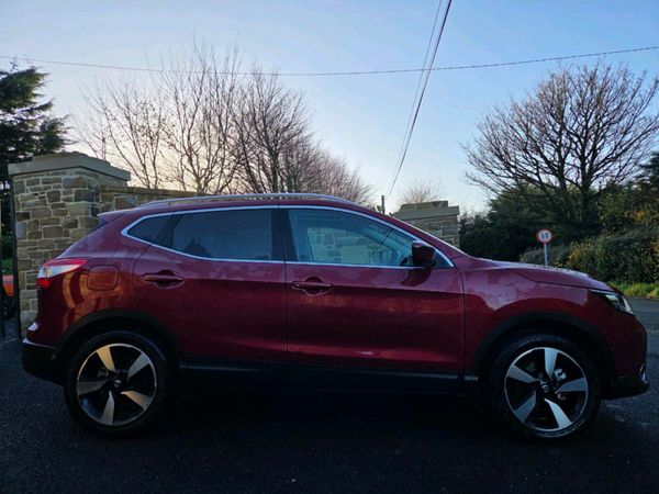 Nissan Qashqai SUV, Diesel, 2017, Red