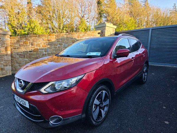 Nissan Qashqai SUV, Diesel, 2017, Red