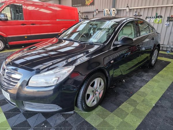 Vauxhall Insignia Hatchback, Diesel, 2012, Black