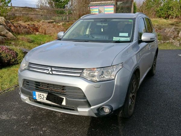 Mitsubishi Outlander SUV, Petrol Plug-in Hybrid, 2015, Silver