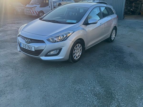 Hyundai i30 Estate/Jeep, Diesel, 2012, Silver