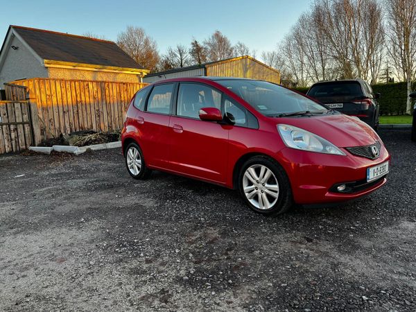 Honda Jazz Hatchback, Petrol, 2011, Red