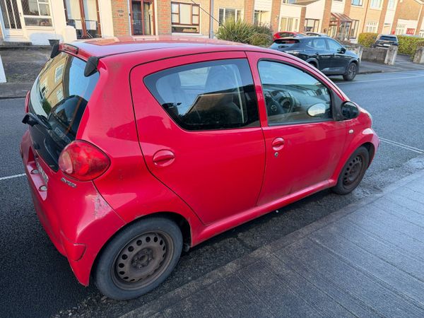 Toyota Aygo Hatchback, Petrol, 2006, Red