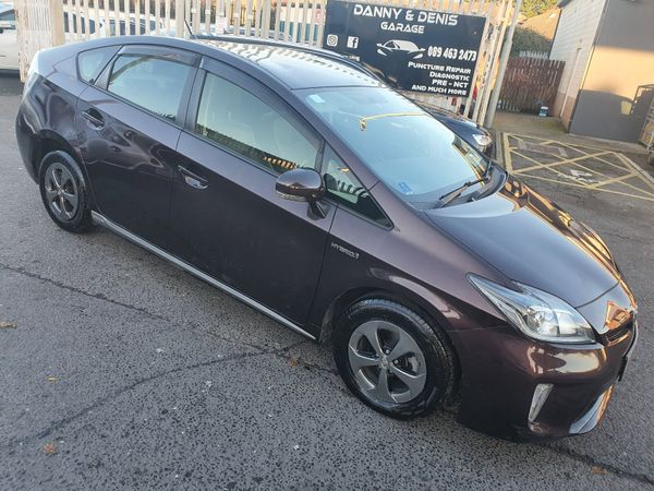 Toyota Prius Hatchback, Petrol Hybrid, 2014, Purple