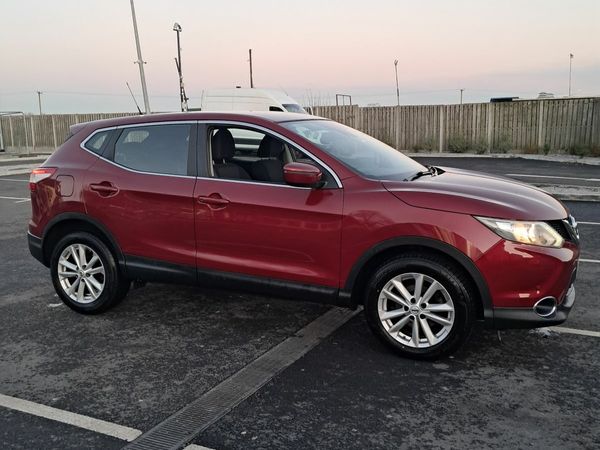 Nissan Qashqai Hatchback, Diesel, 2015, Red