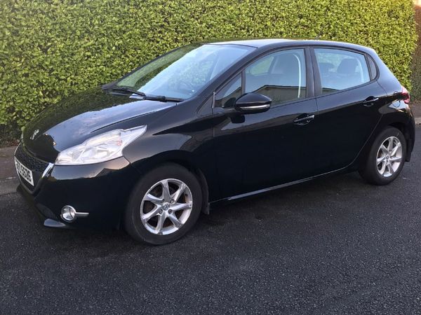 Peugeot 208 Hatchback, Petrol, 2014, Black