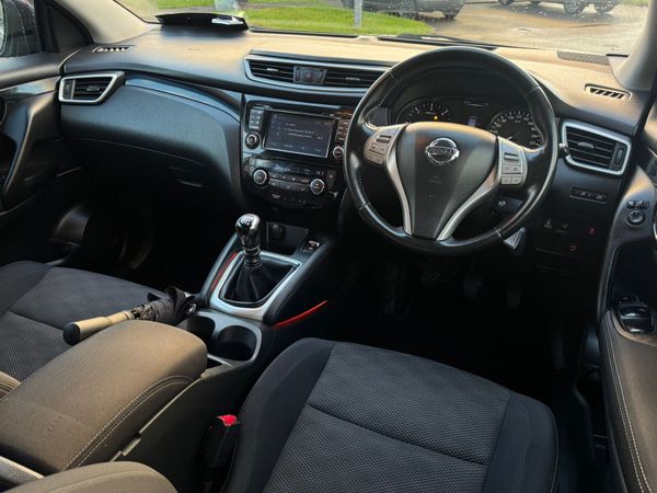 Nissan Qashqai Hatchback, Diesel, 2015, Grey