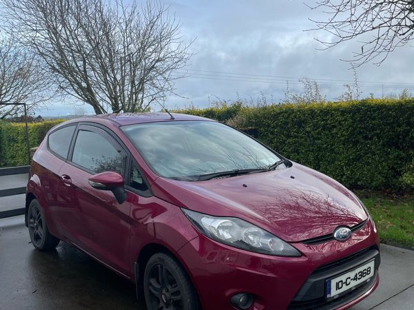 Ford Fiesta Hatchback, Petrol, 2010, Red