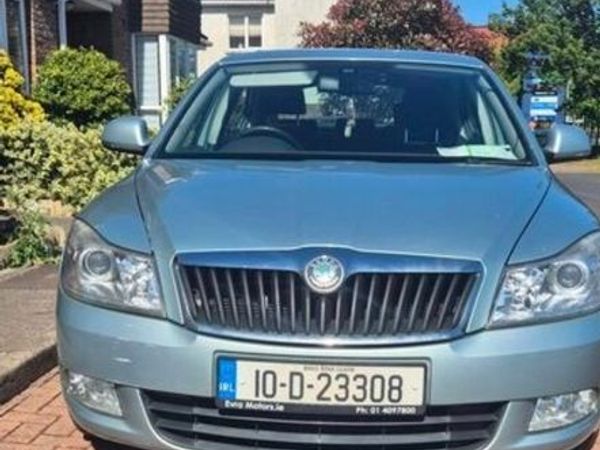 Skoda Octavia Saloon, Petrol, 2010, Green