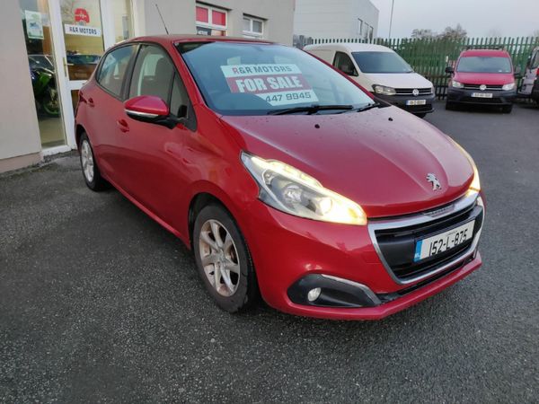 Peugeot 208 Hatchback, Petrol, 2015, Red