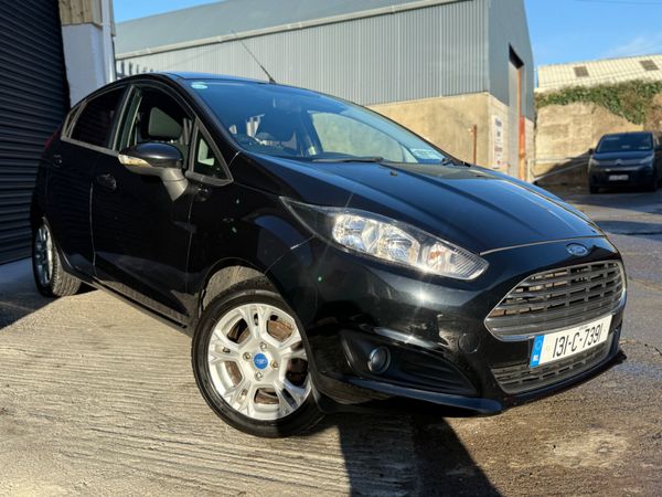 Ford Fiesta Hatchback, Petrol, 2013, Black
