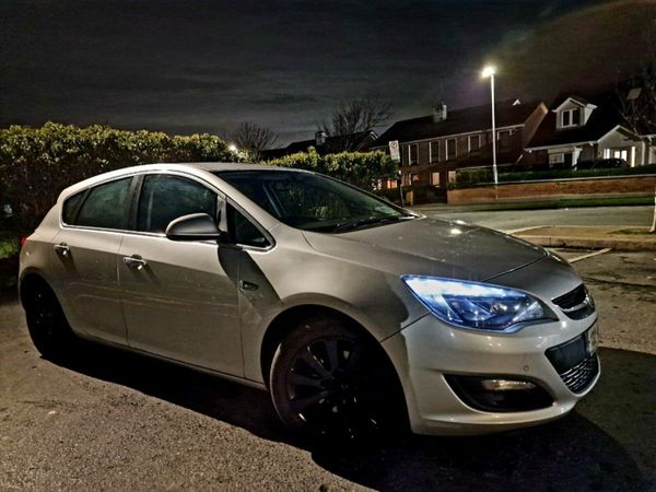 Vauxhall Astra Hatchback, Diesel, 2013, Silver