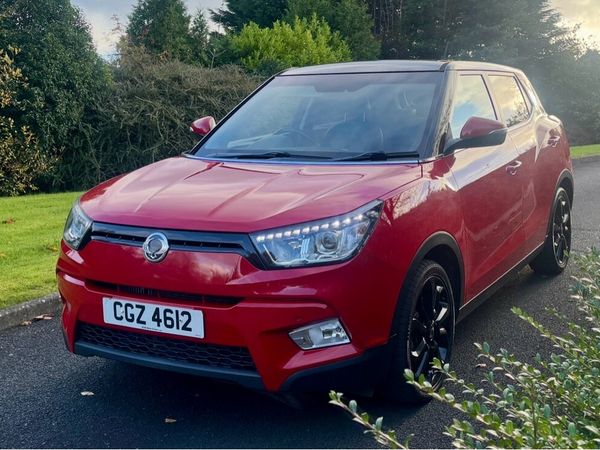 SsangYong Tivoli Hatchback, Diesel, 2016, Red