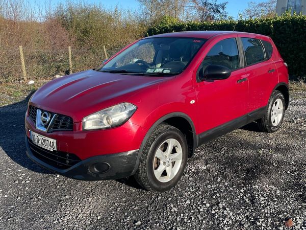 Nissan Qashqai Hatchback, Diesel, 2010, Red