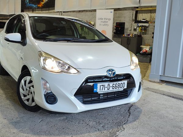 Toyota Aqua Hatchback, Petrol, 2017, White