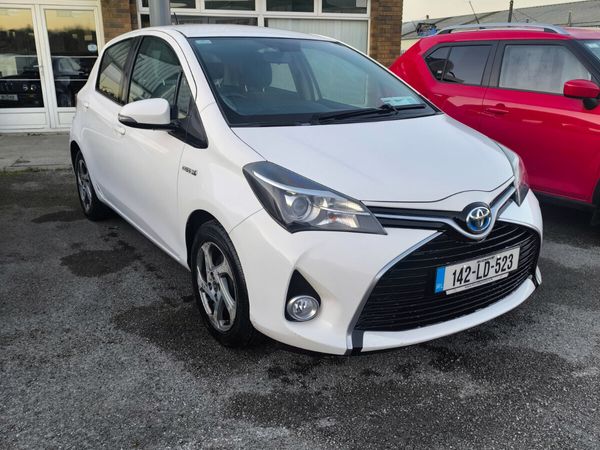 Toyota Yaris Hatchback, Petrol Hybrid, 2014, White