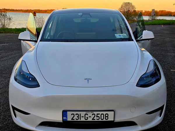 Tesla Model Y MPV, Electric, 2023, White