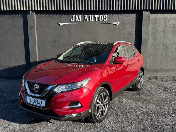 Nissan Qashqai Hatchback, Diesel, 2019, Red