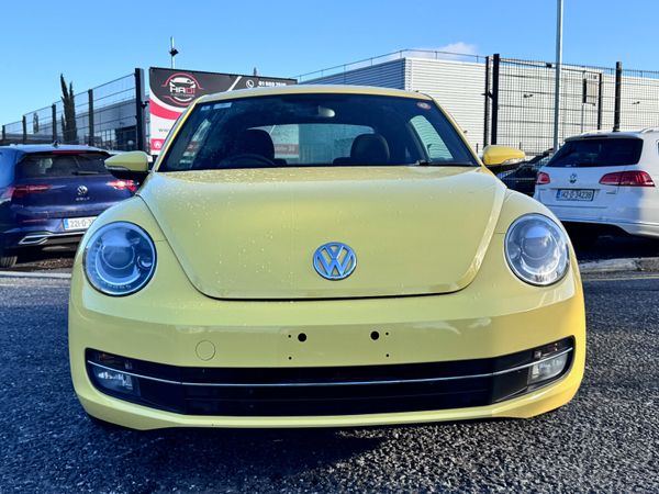 Volkswagen Beetle Hatchback, Petrol, 2012, Yellow