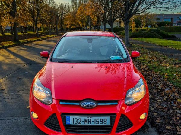 Ford Focus Hatchback, Petrol, 2013, Red