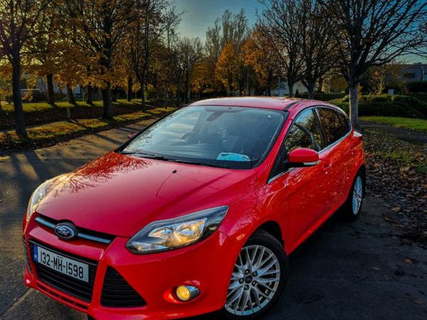 Ford Focus Hatchback, Petrol, 2013, Red