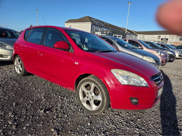 Kia Ceed Hatchback, Petrol, 2007, Red