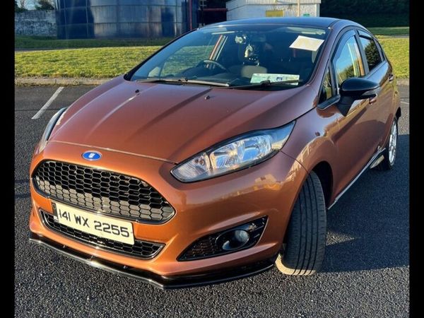 Ford Fiesta Hatchback, Petrol, 2014, Gold