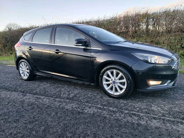 Ford Focus Hatchback, Petrol, 2015, Black