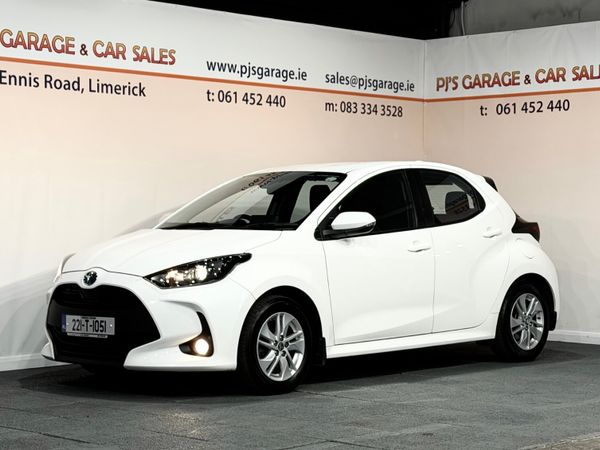 Toyota Yaris Hatchback, Petrol Hybrid, 2022, White