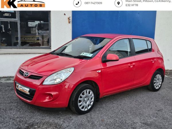 Hyundai i20 Hatchback, Petrol, 2011, Red