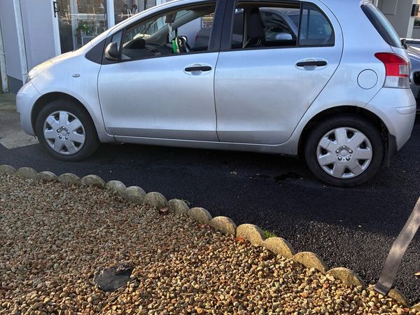 Toyota Yaris Hatchback, Petrol, 2010, Silver