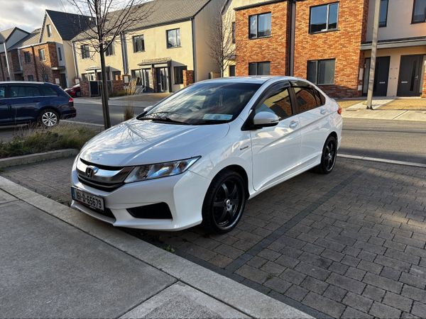 Honda Grace Saloon, Petrol Hybrid, 2016, White