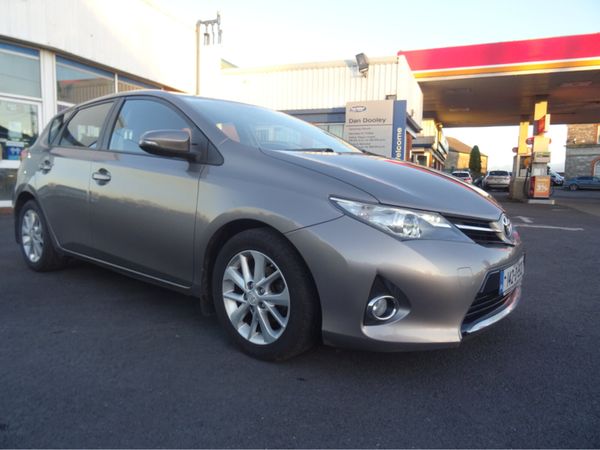 Toyota Auris Hatchback, Diesel, 2014, Bronze