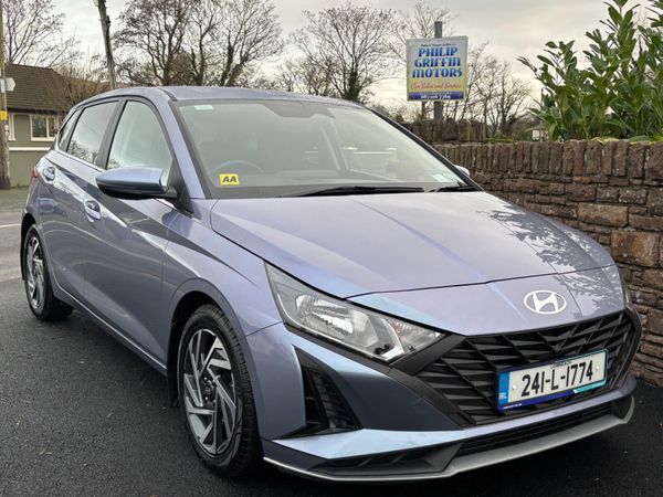 Hyundai i20 Hatchback, Petrol, 2024, Blue