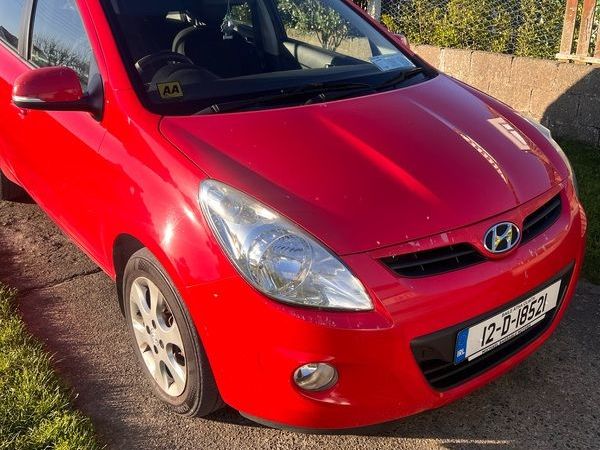 Hyundai i20 Hatchback, Petrol, 2012, Red
