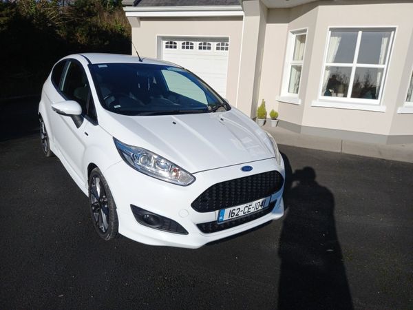 Ford Fiesta Hatchback, Petrol, 2016, White