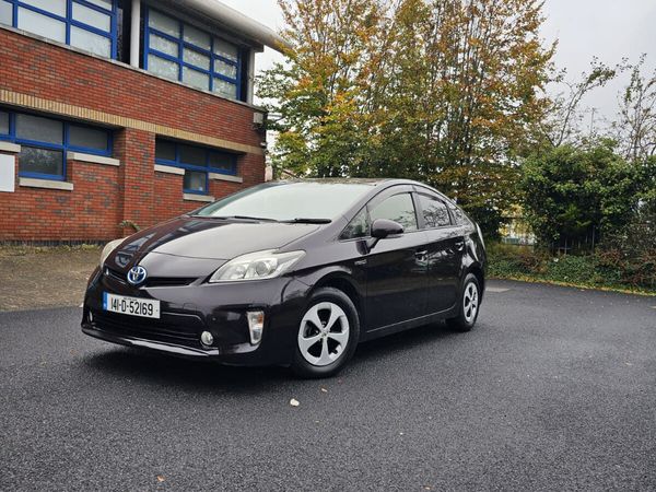 Toyota Prius Hatchback, Petrol Hybrid, 2014, Purple
