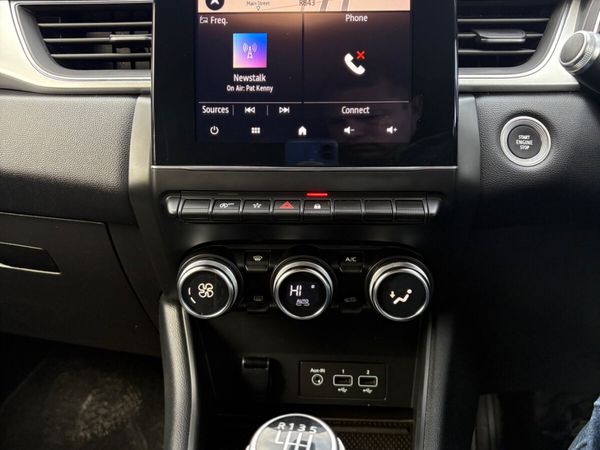 Renault Captur Hatchback, Petrol, 2021, White