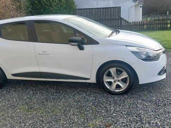 Renault Clio Hatchback, Petrol, 2015, White