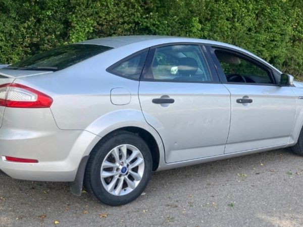 Ford Mondeo Hatchback, Diesel, 2013, Silver