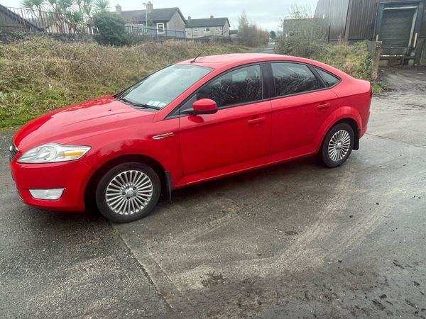 Ford Mondeo Hatchback, Petrol, 2008, Red