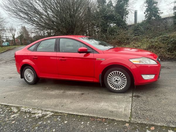 Ford Mondeo Hatchback, Petrol, 2008, Red
