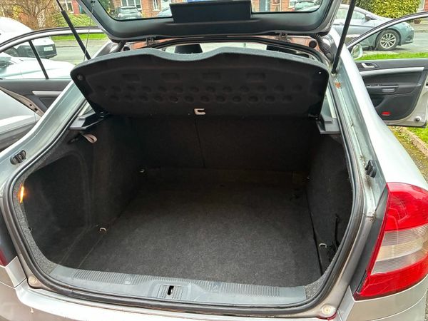 Skoda Octavia Hatchback, Diesel, 2010, Silver