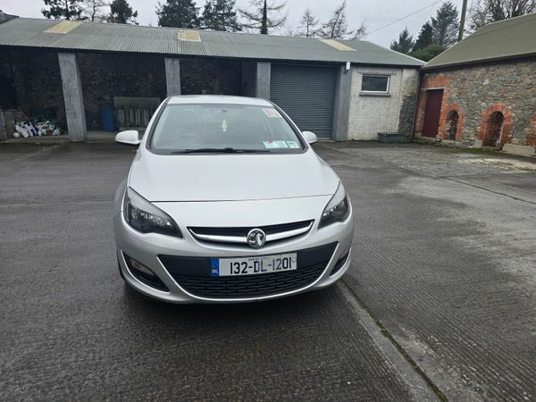 Vauxhall Astra Hatchback, Diesel, 2013, Silver