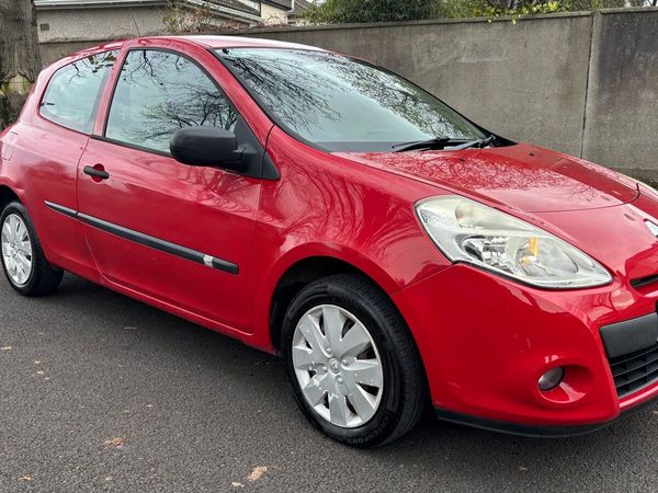 Renault Clio Hatchback, Petrol, 2010, Red