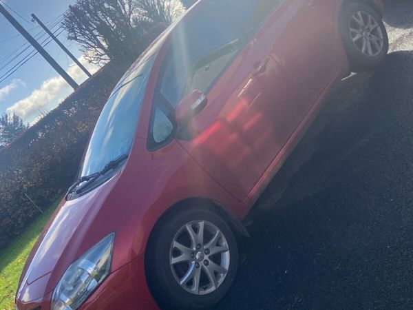 Toyota Auris Hatchback, Diesel, 2012, Red