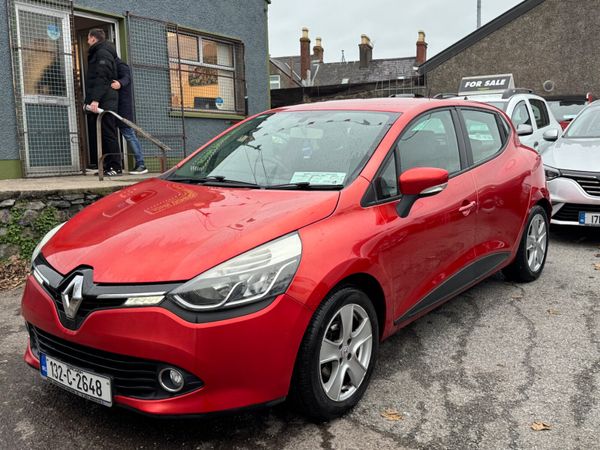 Renault Clio Hatchback, Petrol, 2013, Red