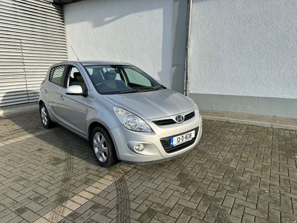 Hyundai i20 Hatchback, Petrol, 2012, Silver